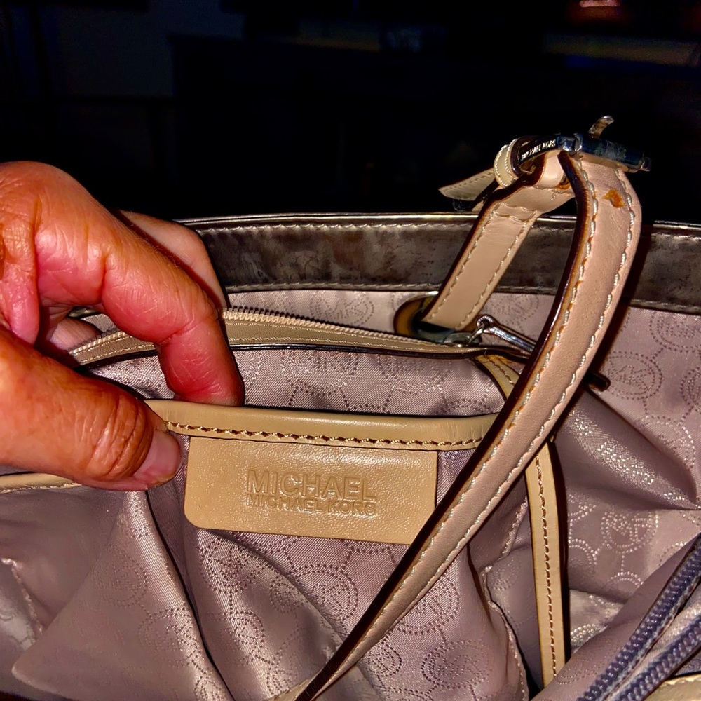 Michael Michael Kors Monogrammed Shiny Gold Medium-sized Shoulder Bag - Picture 10 of 11